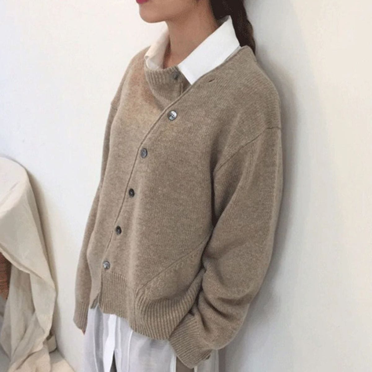 Emilia | Bequeme Kaschmirjacke mit Knopfdetails