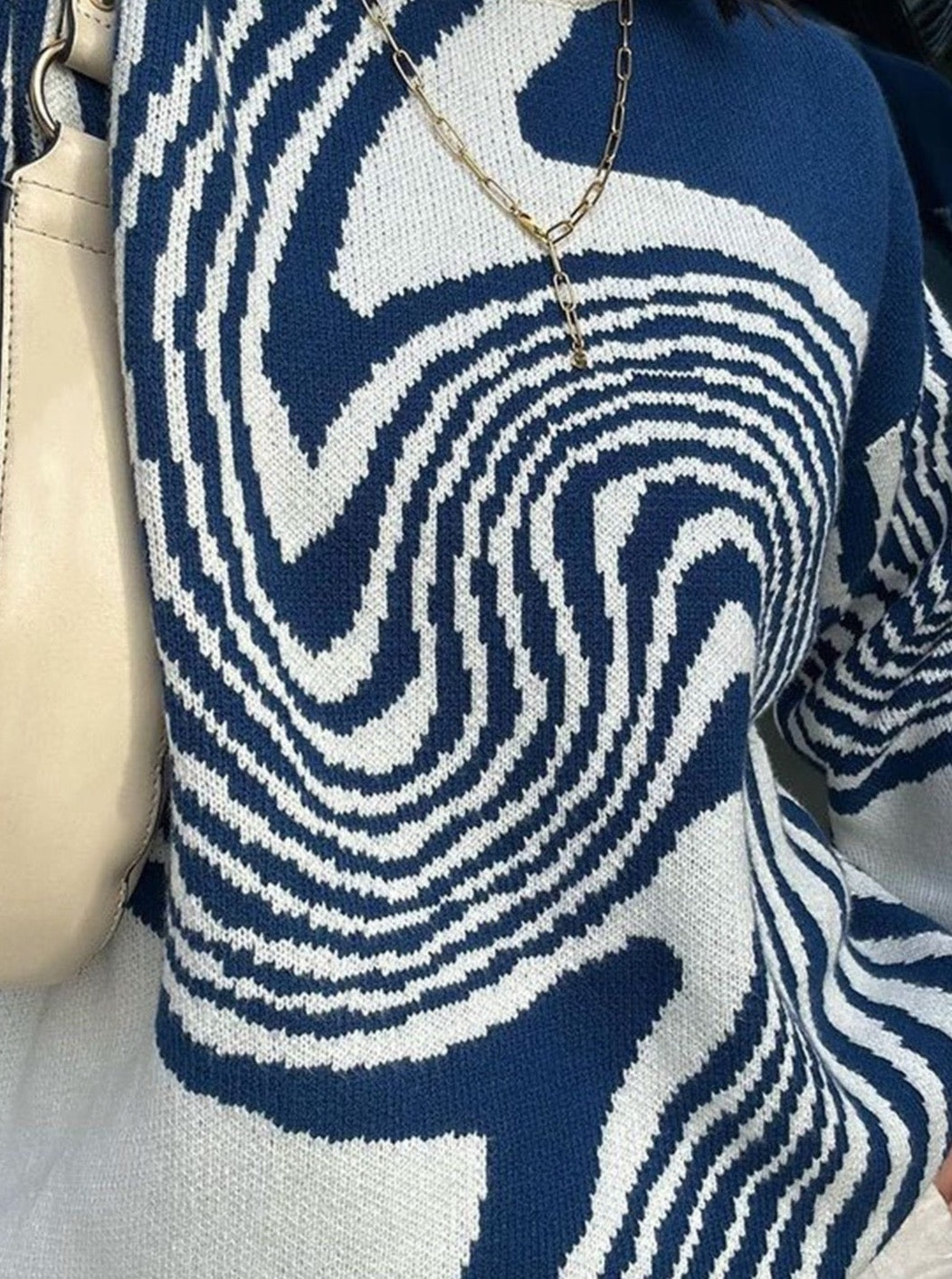 Fathima- Wellenlinien Strickpullover