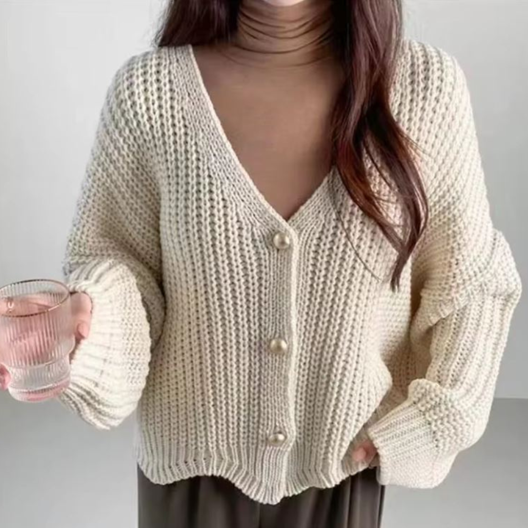 Clara Strickjacke | Locker Gestrickte V-Ausschnitt Strickjacke mit Knopfverschluss