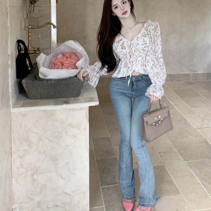 Vayu - Florale Bluse im Prinzessinnenstil mit Vintage-Bandage