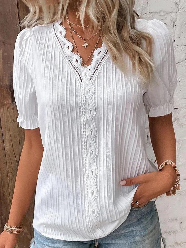Leichte Sommerbluse mit elegantem Design