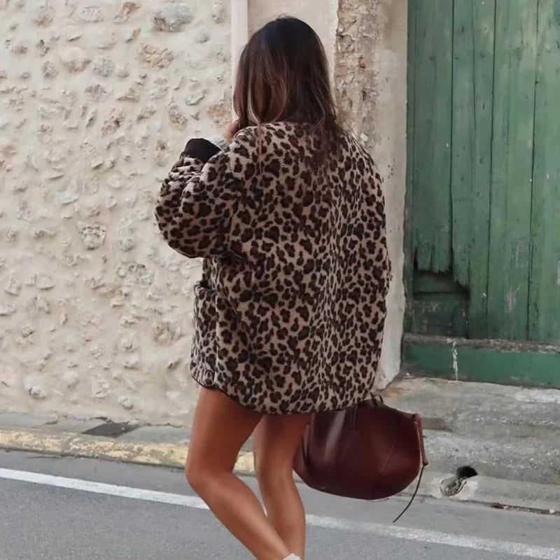 Lillymoda | Claire - Lässiger Leoparden-Plüschmantel