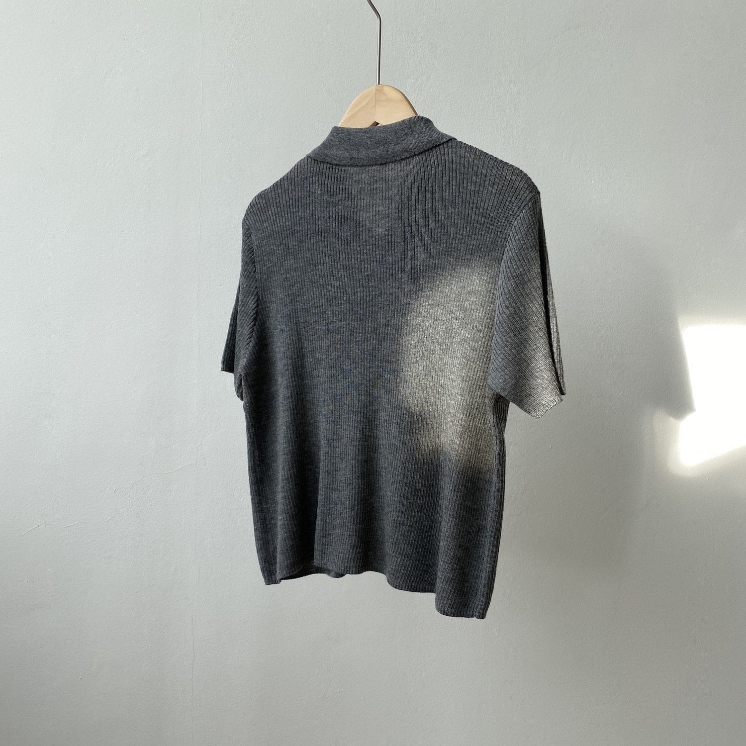 Damen-Poloshirt mit Knöpfen und loser Passform
