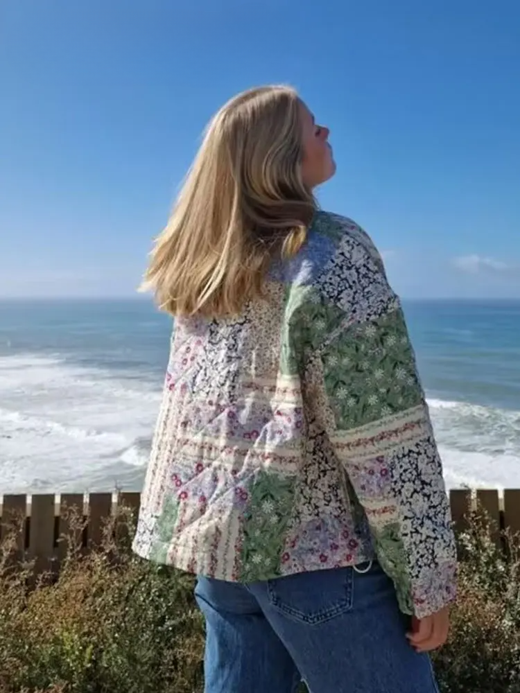 Lillymoda | Briella - Bedruckter Patchwork-Mantel mit Blumenmuster