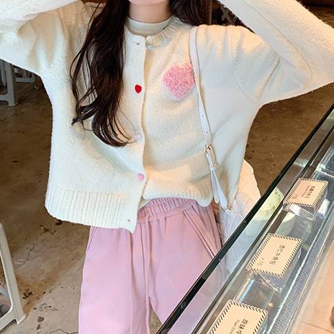 Heart Strickjacke | Werten Sie Ihre Garderobe mit unserer Strickjacke auf
