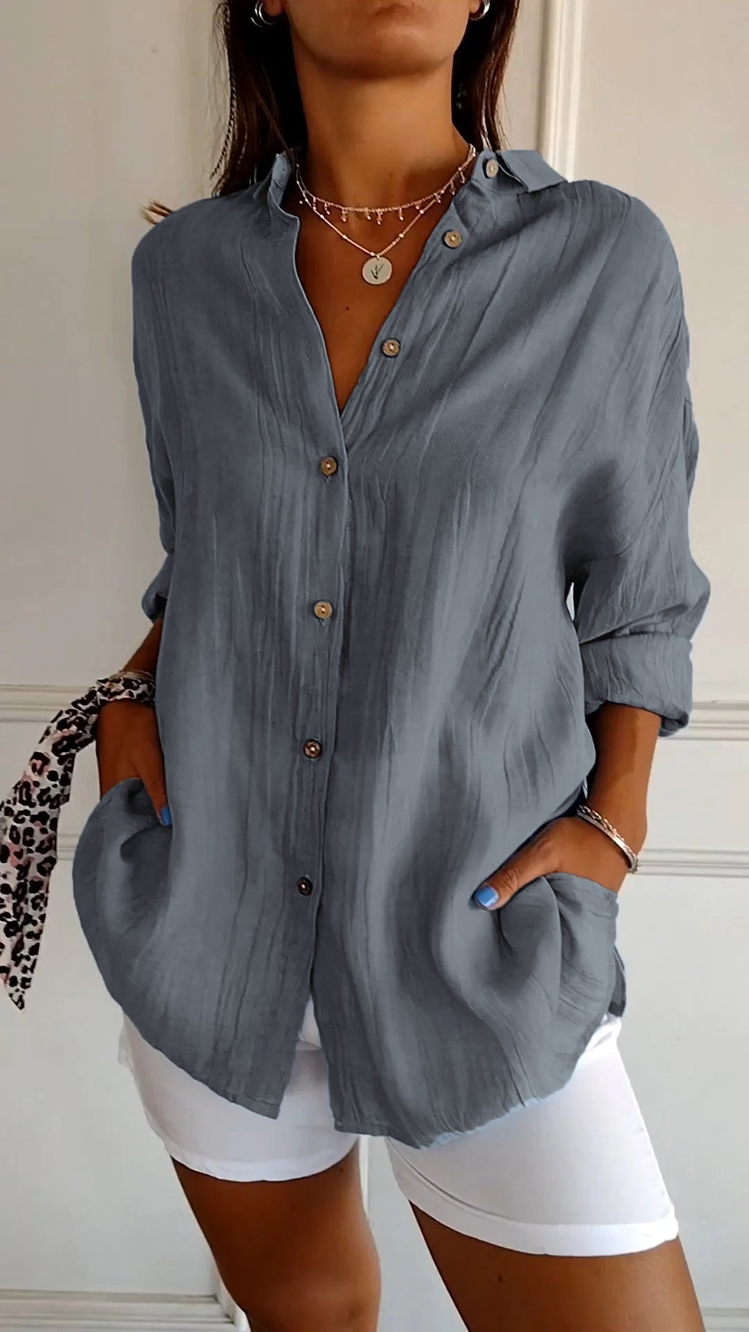 Nira | Vielseitige Hemdbluse mit Knöpfen