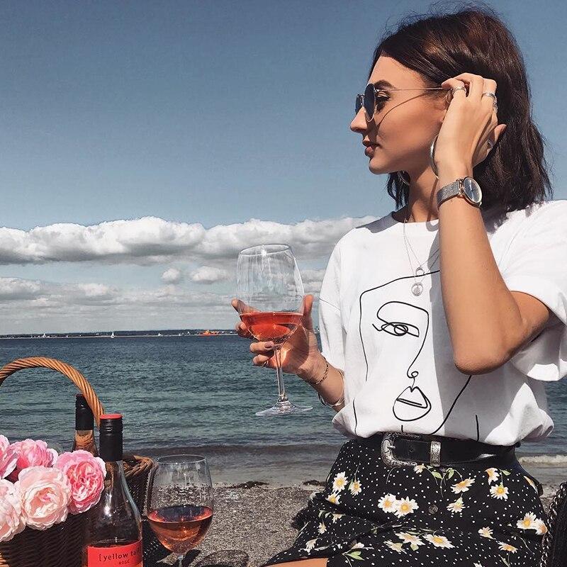 Damen-T-Shirt mit neumodischen Kunstdruck